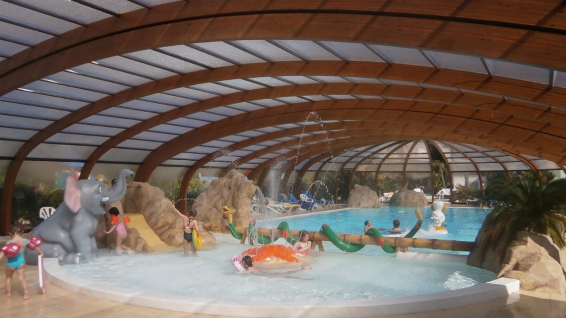 Quels sont les avantages de résider dans un camping avec piscine chauffée