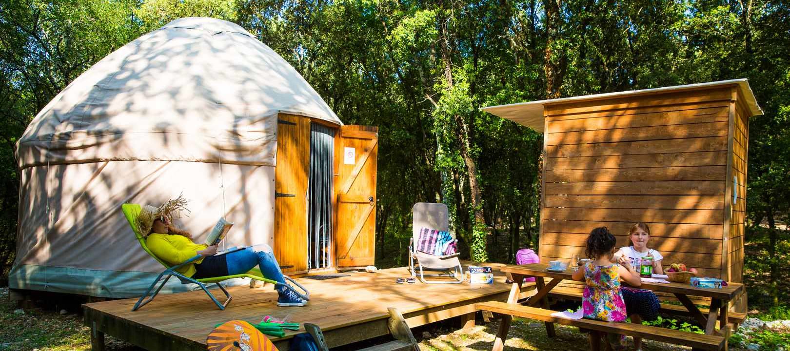 Quel type d’hébergement insolite choisir pour des vacances en ardèche